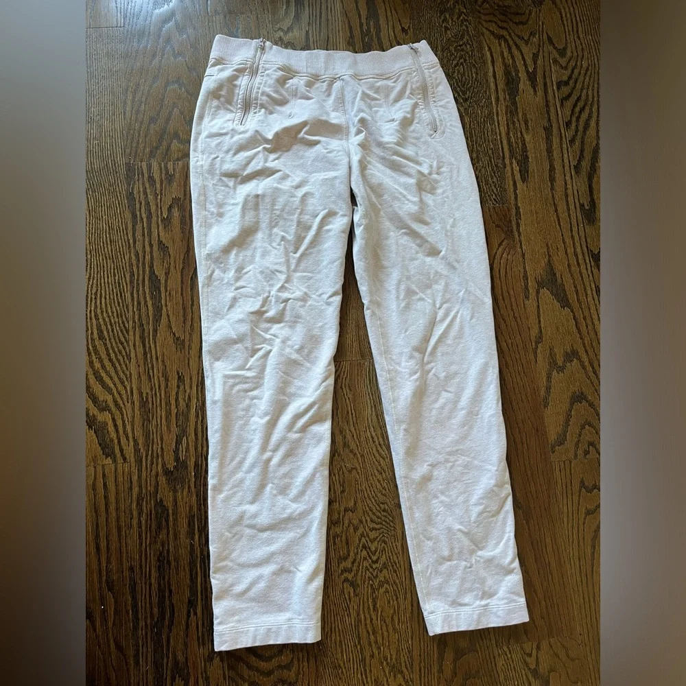 Lululemon Rejuvenate Sweat Pant size 10 in Dune zip pockets